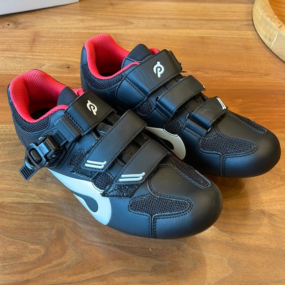 Peloton cycling shoes - near mint condition